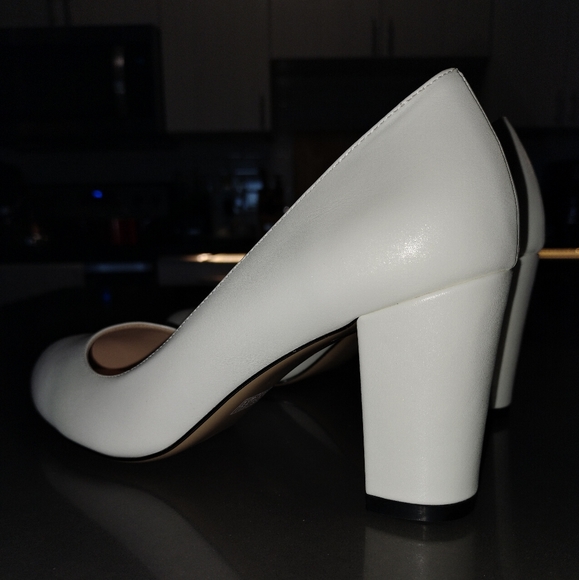 NWT Castamere High Heels Round Toe Pump in PU White - Picture 9 of 12